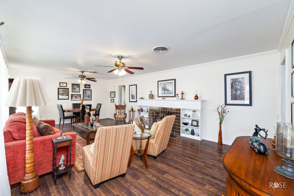 Image 6 of property listing at 2408 W Avenue L, San Angelo, TX 76901