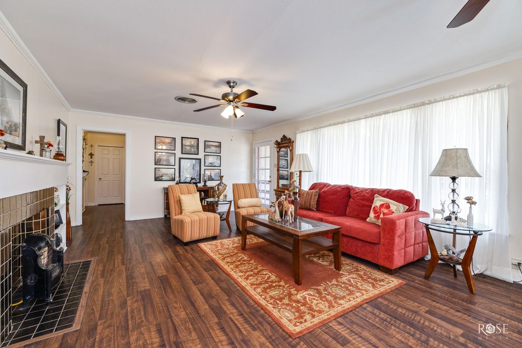 Image 7 of property listing at 2408 W Avenue L, San Angelo, TX 76901