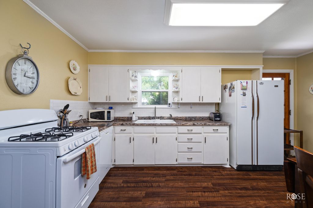 Image 9 of property listing at 2408 W Avenue L, San Angelo, TX 76901