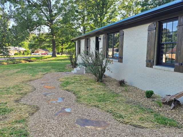 371 Leader Dr, New Johnsonville, TN 37134