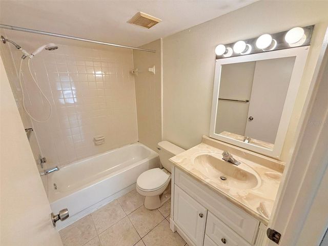 4034 DREAM OAK PLACE 104, Tampa, FL 33613