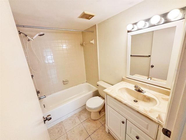 4034 DREAM OAK PLACE 104, Tampa, FL 33613