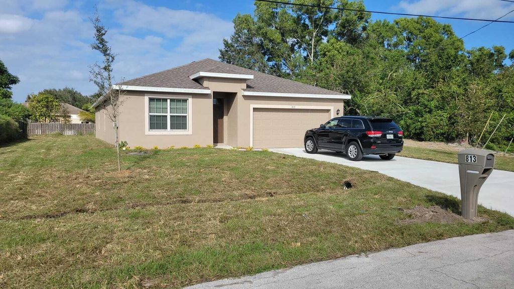 1524 SW Bermel Avenue, Port St Lucie, FL 34953