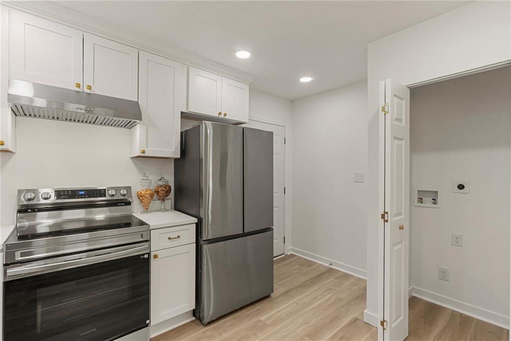 Image 11 of property listing at 1979 Creekside Court, Decatur, GA 30032