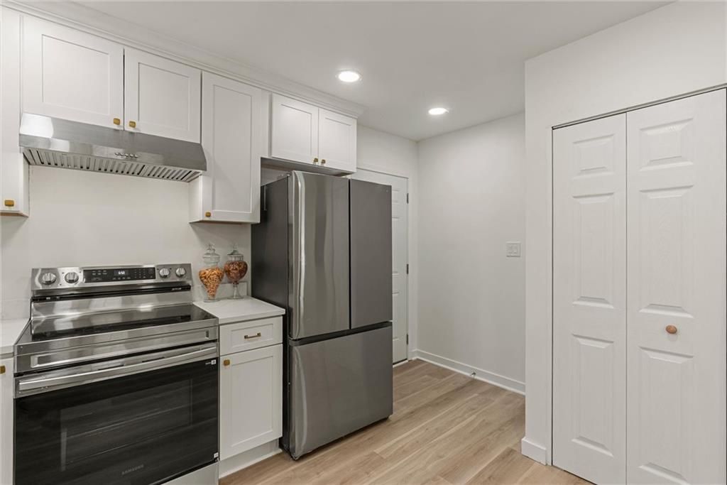 Image 12 of property listing at 1979 Creekside Court, Decatur, GA 30032