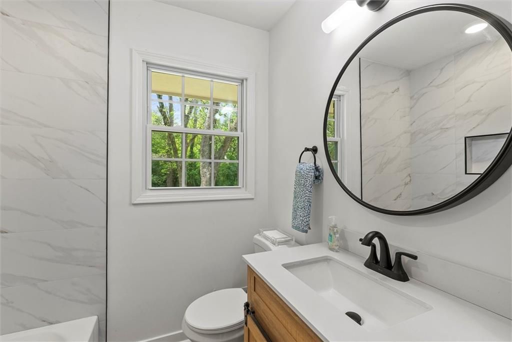 Image 16 of property listing at 1979 Creekside Court, Decatur, GA 30032