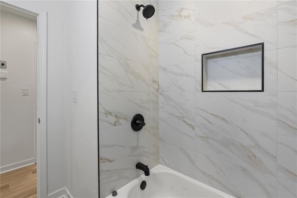 Image 17 of property listing at 1979 Creekside Court, Decatur, GA 30032