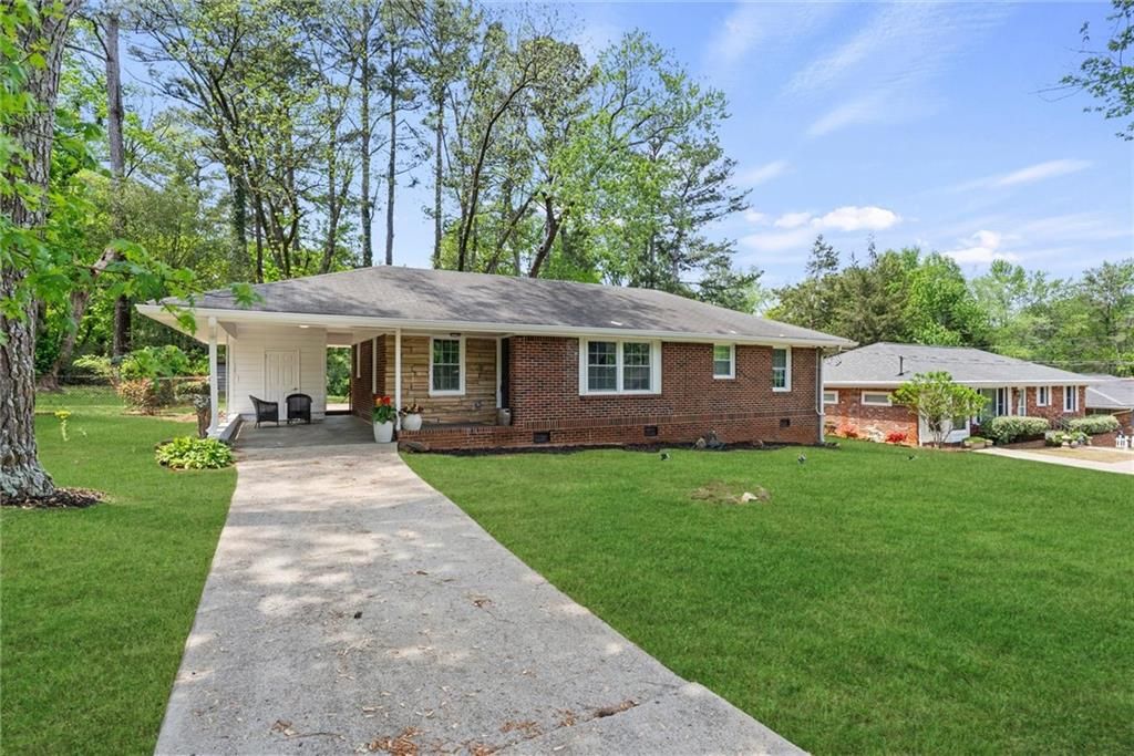 Image 2 of property listing at 1979 Creekside Court, Decatur, GA 30032