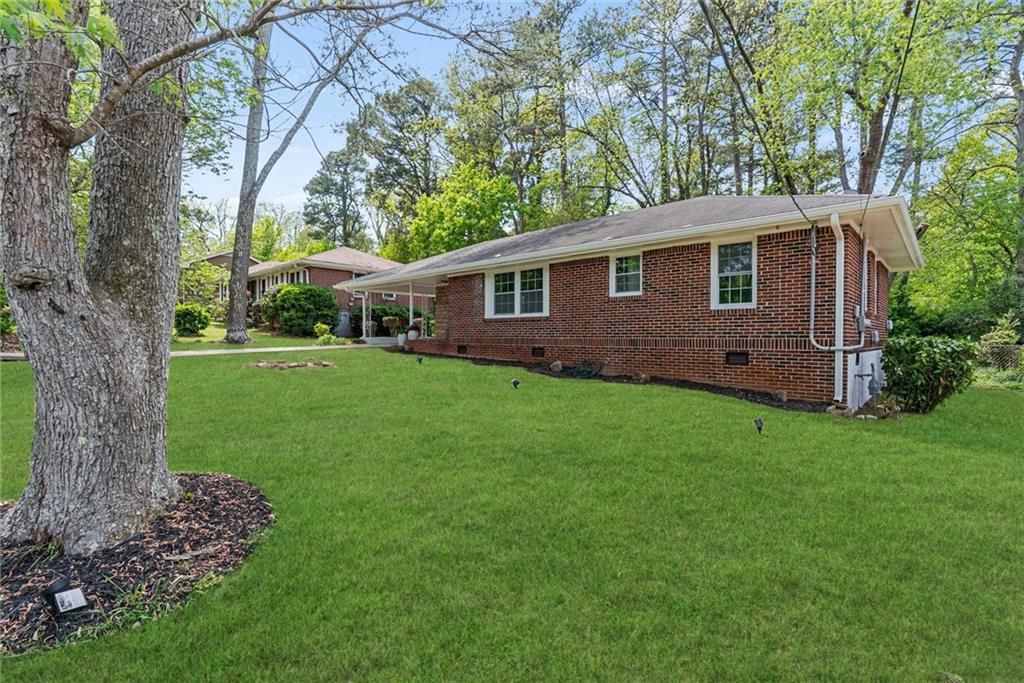 Image 21 of property listing at 1979 Creekside Court, Decatur, GA 30032