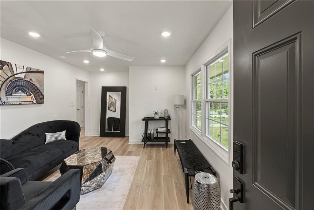 Image 3 of property listing at 1979 Creekside Court, Decatur, GA 30032