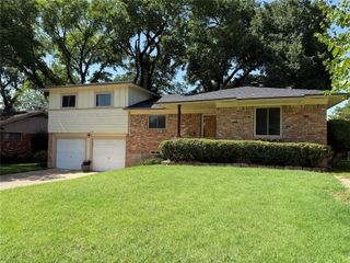 935 Golden Trophy Drive, Dallas, TX 75232