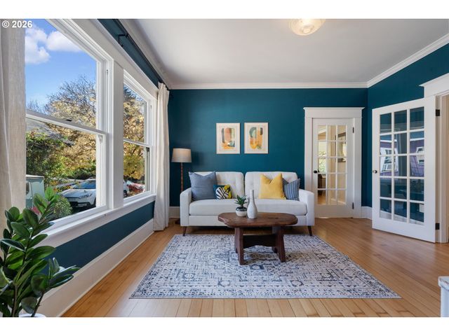1525 Se MILLER St, Portland, OR 97202
