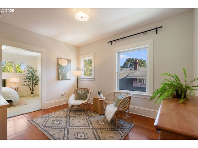 1525 Se MILLER St, Portland, OR 97202