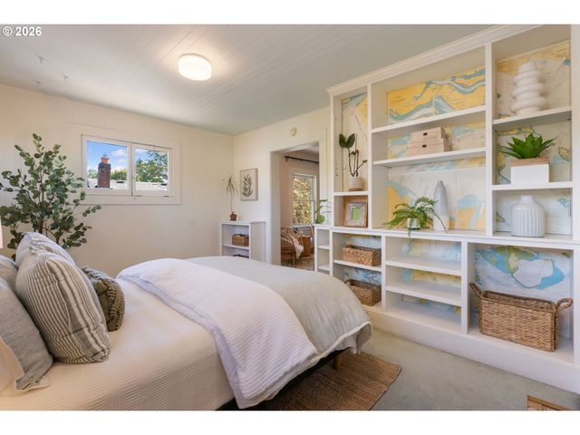 1525 Se MILLER St, Portland, OR 97202