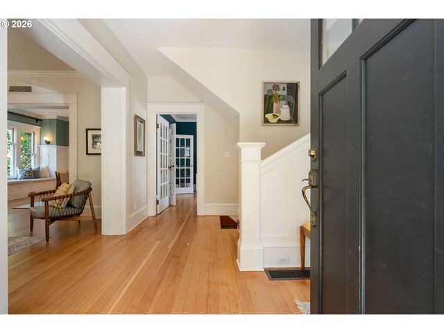 1525 Se MILLER St, Portland, OR 97202