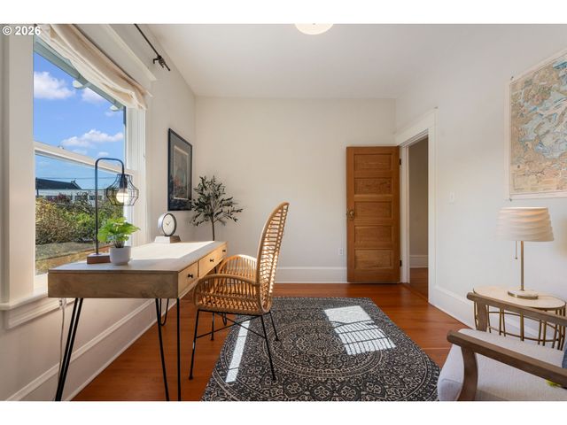 1525 Se MILLER St, Portland, OR 97202