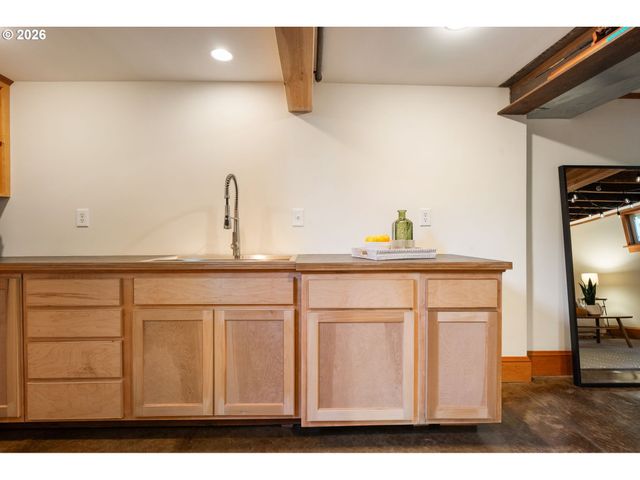 1525 Se MILLER St, Portland, OR 97202