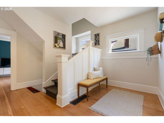 1525 Se MILLER St, Portland, OR 97202