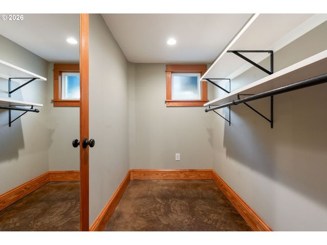 1525 Se MILLER St, Portland, OR 97202