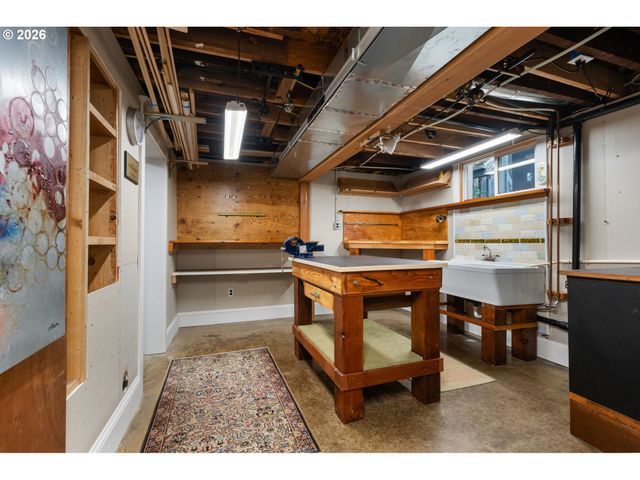 1525 Se MILLER St, Portland, OR 97202