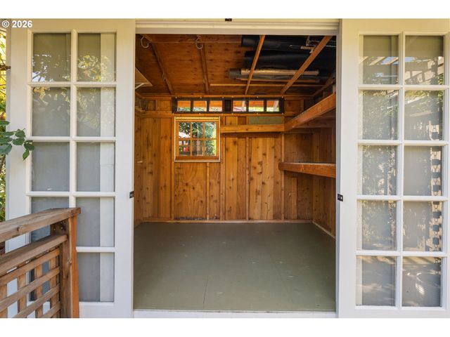 1525 Se MILLER St, Portland, OR 97202