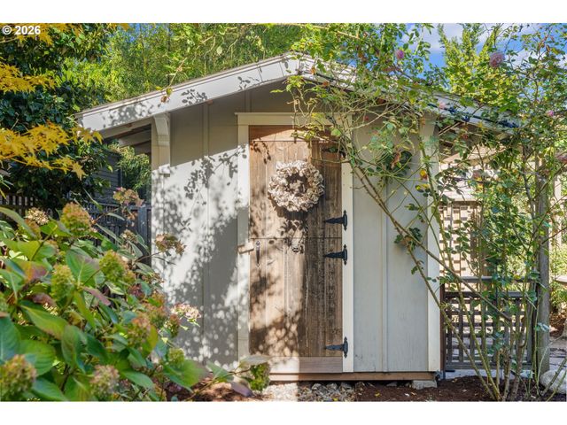 1525 Se MILLER St, Portland, OR 97202