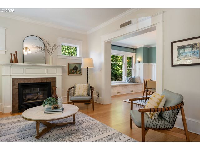 1525 Se MILLER St, Portland, OR 97202