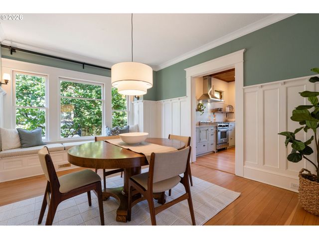 1525 Se MILLER St, Portland, OR 97202