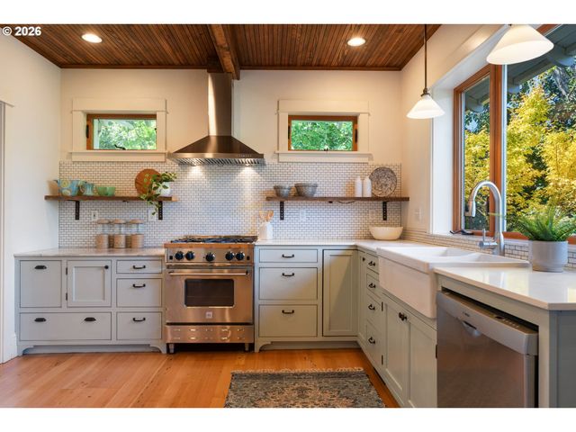1525 Se MILLER St, Portland, OR 97202