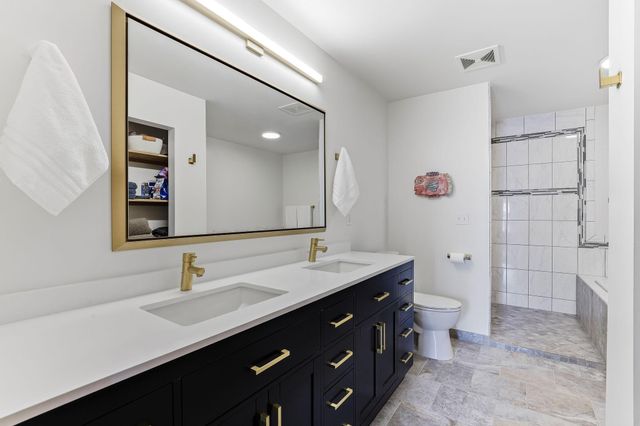 3590 Searle Court, Vadnais Heights, MN 55127