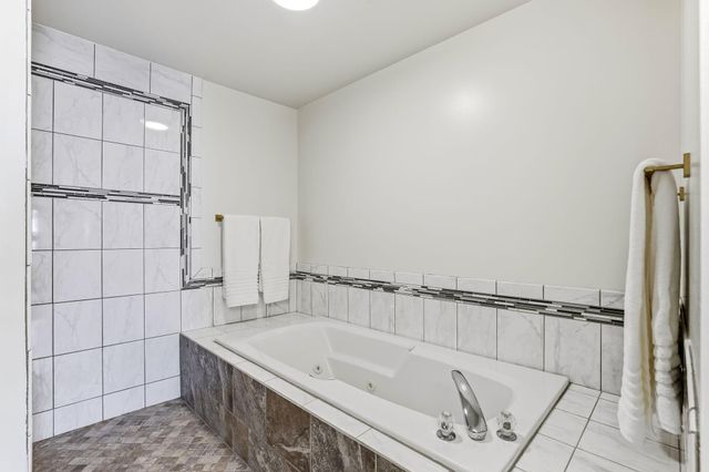 3590 Searle Court, Vadnais Heights, MN 55127