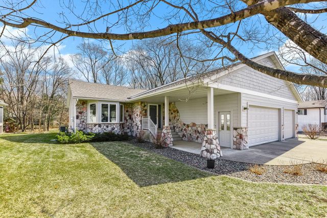 3590 Searle Court, Vadnais Heights, MN 55127