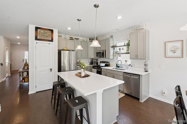 193 Coppice Way, White Lake, MI 48386