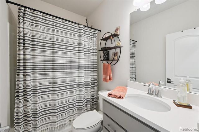 193 Coppice Way, White Lake, MI 48386