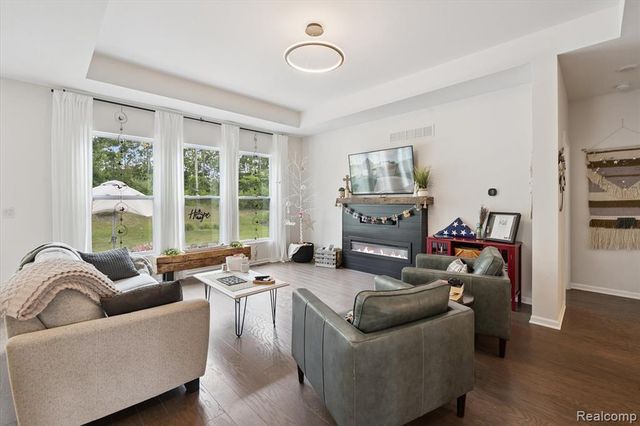 193 Coppice Way, White Lake, MI 48386