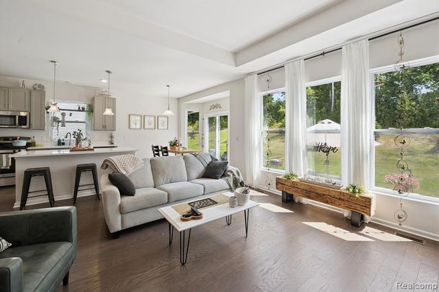 193 Coppice Way, White Lake, MI 48386