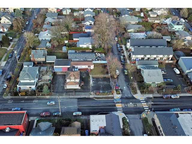 8523 Se STARK St, Portland, OR 97216