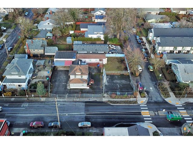 8523 Se STARK St, Portland, OR 97216