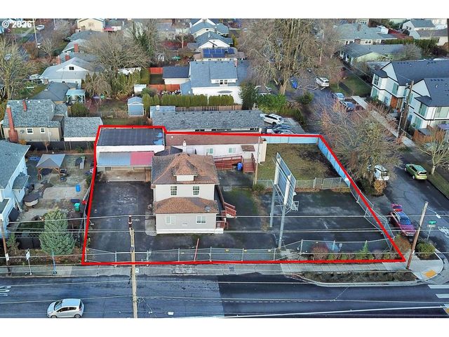 8523 Se STARK St, Portland, OR 97216