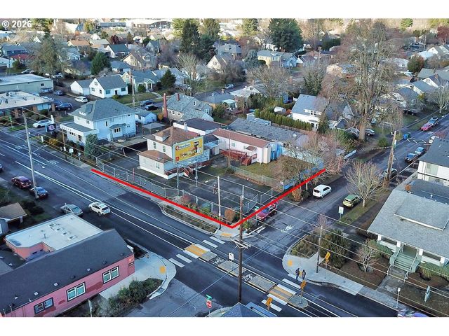 8523 Se STARK St, Portland, OR 97216