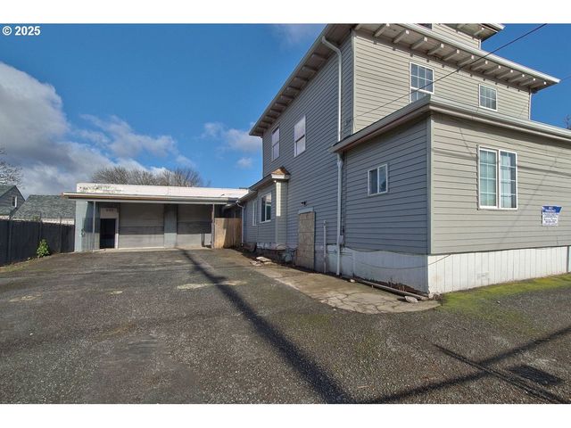 8523 Se STARK St, Portland, OR 97216