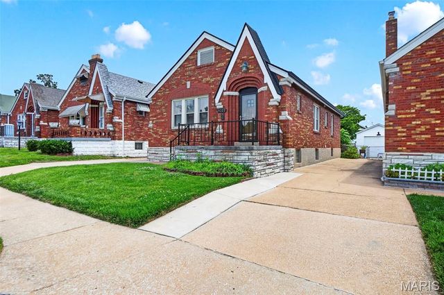 9322 Mackenzie Road, Affton, MO 63123