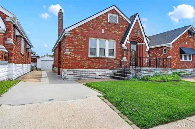 9322 Mackenzie Road, Affton, MO 63123
