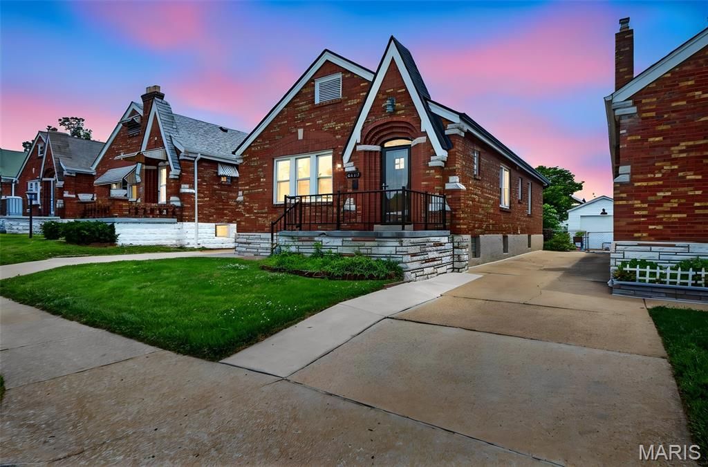 9322 Mackenzie Road, Affton, MO 63123