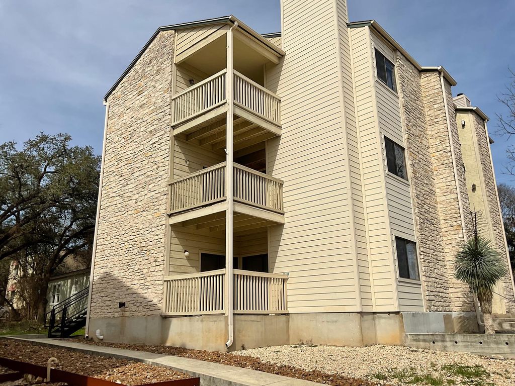 1013 Chestnut ST Building D, Unit 5, San Marcos, TX 78666