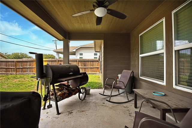 9453 English Oak Dr, Corpus Christi, TX 78410