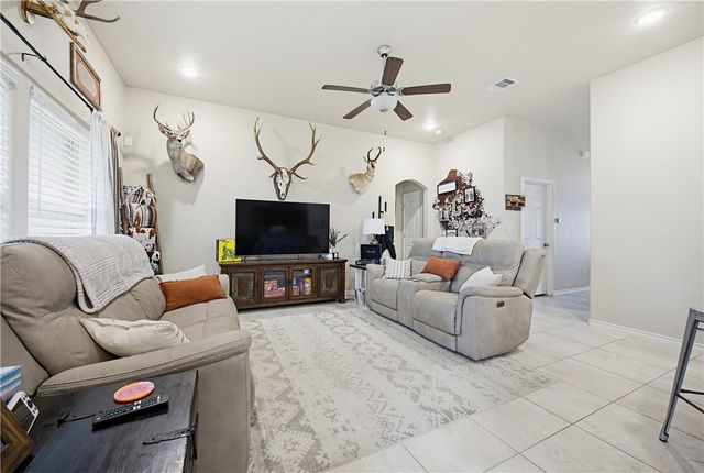 9453 English Oak Dr, Corpus Christi, TX 78410
