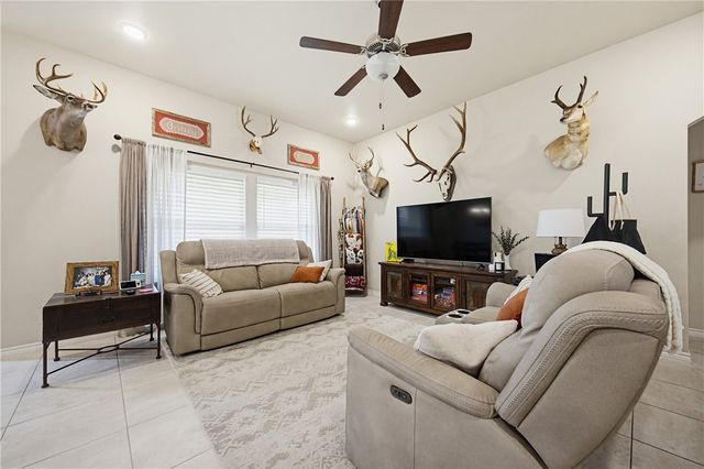 9453 English Oak Dr, Corpus Christi, TX 78410