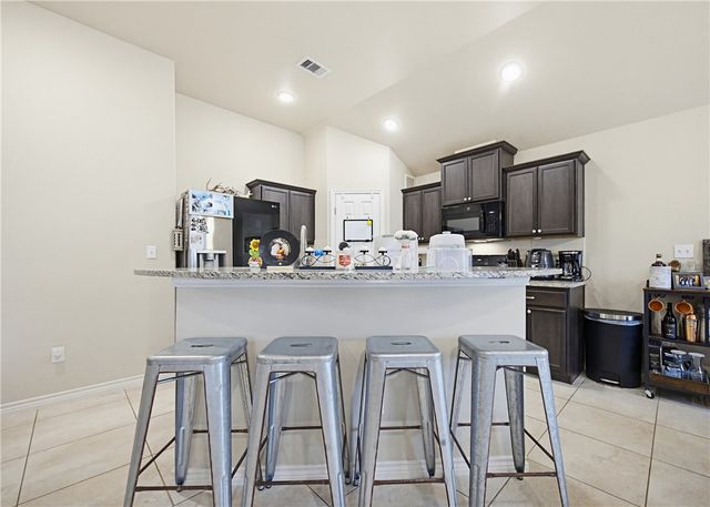 9453 English Oak Dr, Corpus Christi, TX 78410