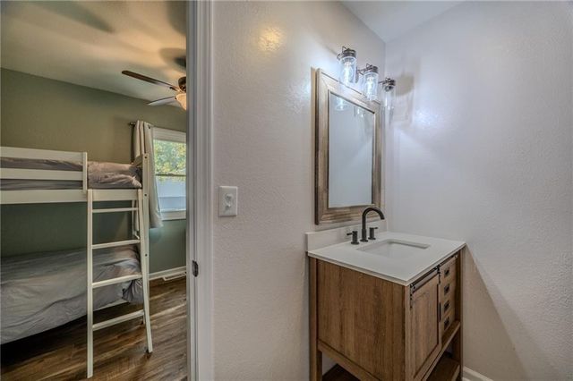 28247 W Cove Drive, Lincoln, MO 65338